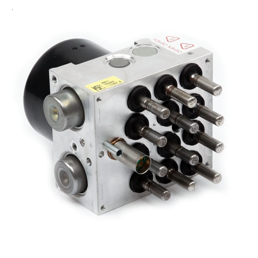 Wyciek z hydrauliki pompy ABS. Cieknąca pompa ABS